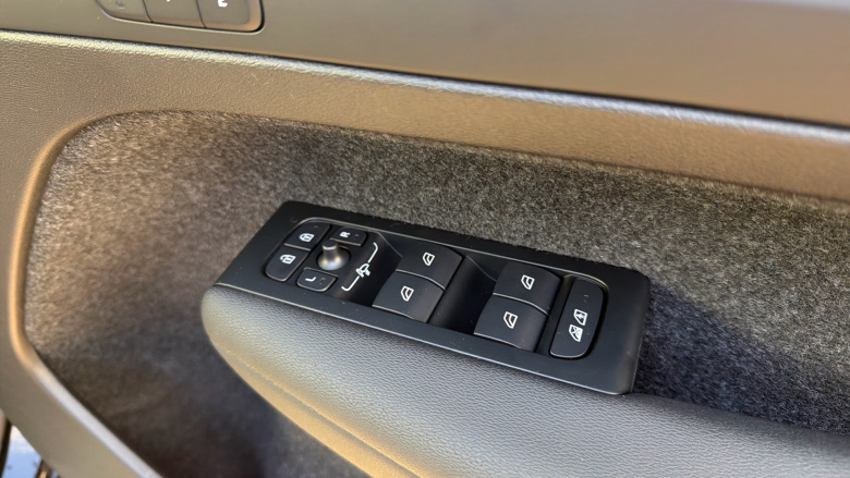 Volvo XC40 2.0 B3P Plus Dark 5dr Auto Petrol Estate